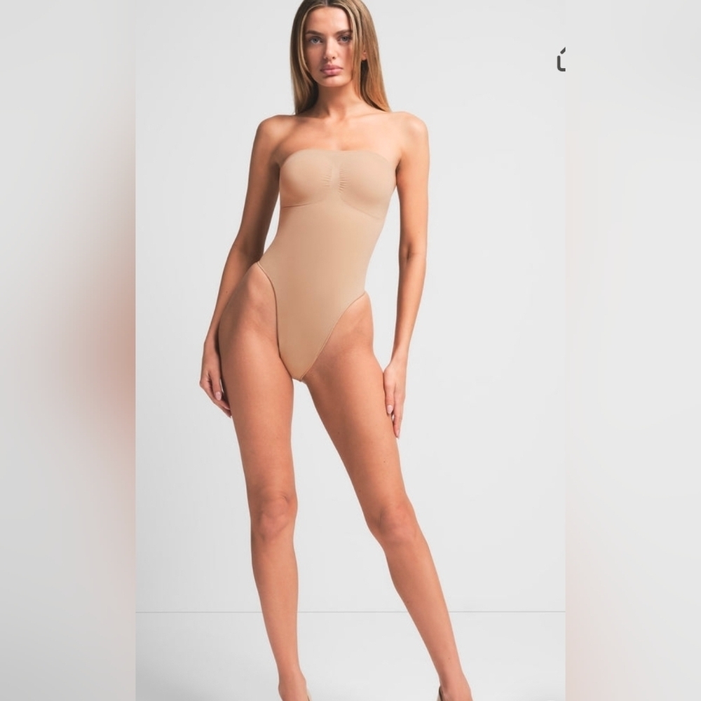 NWOT Skims Seamless Sculpt Strapless Thong Bodysuit In Clay Mrsp $70